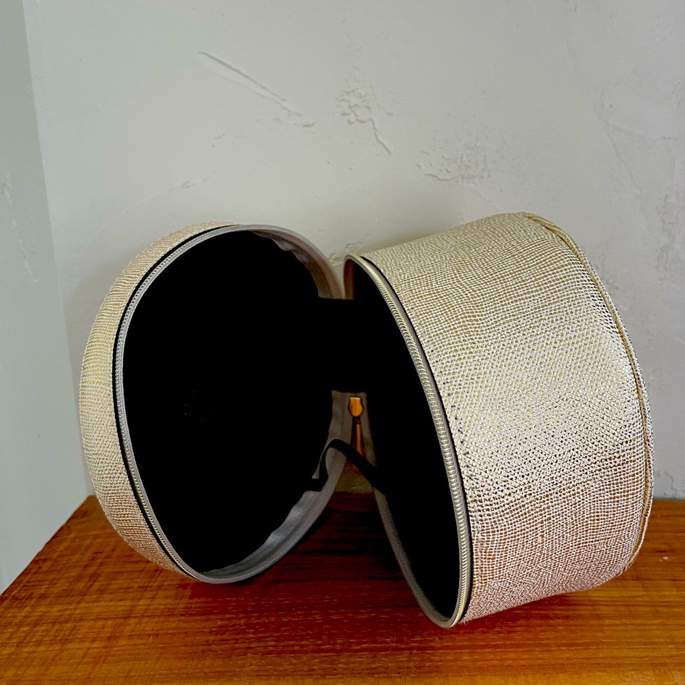 Estee Lauder Re-Nutriv Cosmetics&Toiletries Makeup Travel Bag Golden Pattern